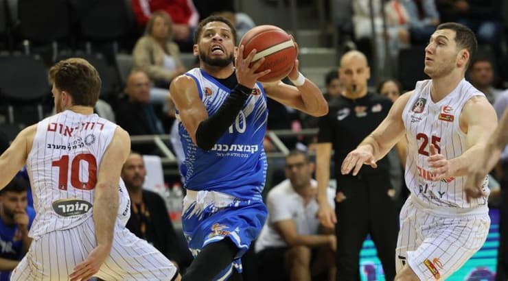 קנדל מקולום בין שחקני הפועל חיפה