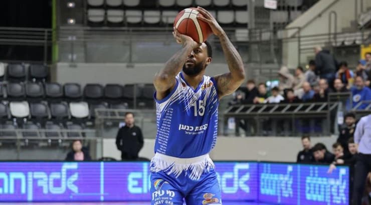 אייזיאה מיילס זורק