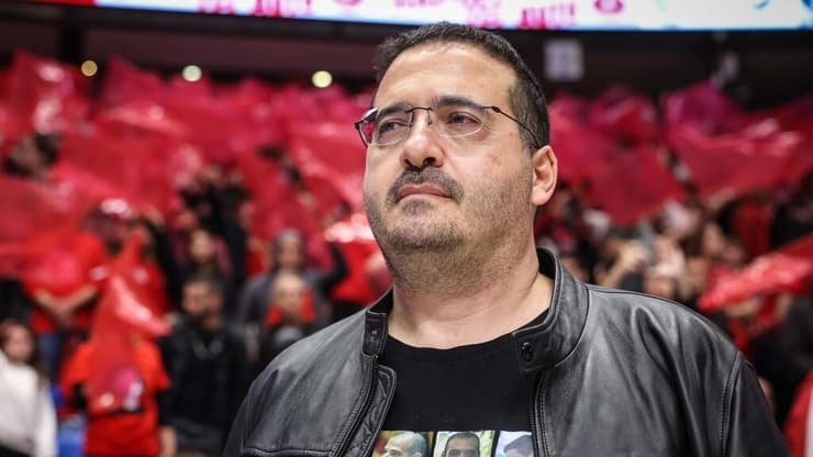 בעלי הפועל ת"א עופר ינאי (צילום: עוז מועלם) בעלי הפועל ת"א עופר ינאי