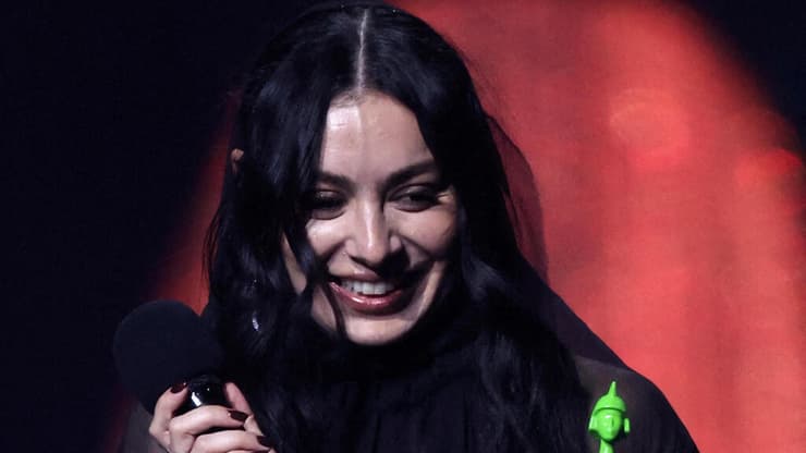 צ'רלי XCX. טקס פרסי המוזיקה הבריטית