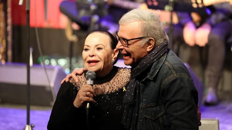 החברים הקרובים. אלמגור וצרפתי (צילום: איציק בירן) מתוך "מומולדת לגילה אלמגור"