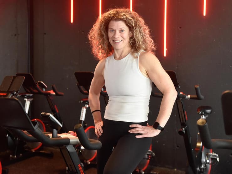 "פעילות גופנית יעילה יותר מהרבה תרופות שהרופאים נוטים לרשום". ד"ר מירב צוקר טולדנו במועדון הכושר friends עין הים בחדרה (צילום: שרון צור) ד"ר מירב צוקר טולדנו קרדיולוגית ילדים בהלל יפה