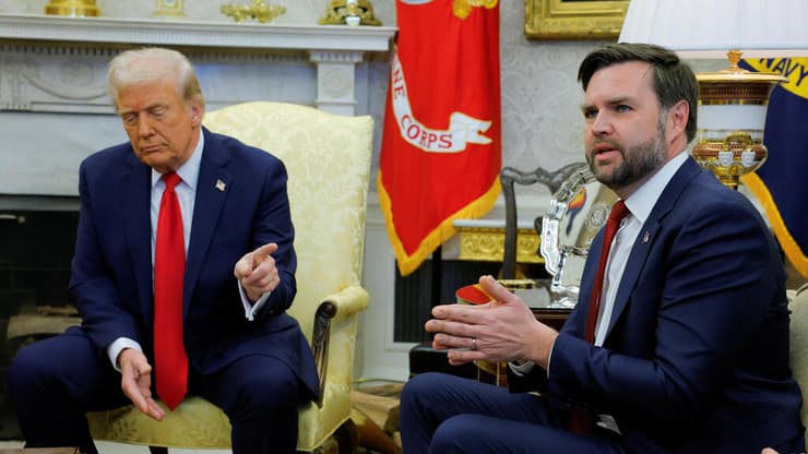 סגן נשיא ארה"ב ג'יי די ואנס במהלך פסגת הצעקות בין הנשיא טראמפ ל נשיא אוקראינה זלנסקי ב הבית הלבן