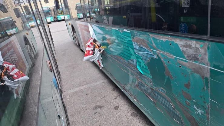 שלטים נוספים שהושחתו ונתלשו בבירה (צילום: חברת כנען - מדיה בתנועה) השחתת תמונות של אימהות שכולות בירושלים