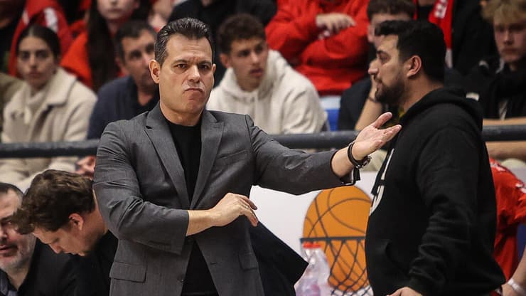 מאמן הפועל ת"א דימטריס איטודיס