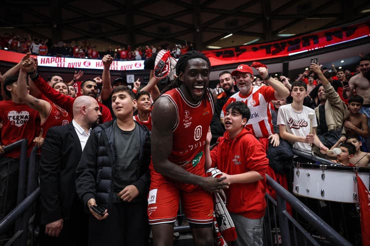 שחקן הפועל ת"א ג'ונתן מוטלי