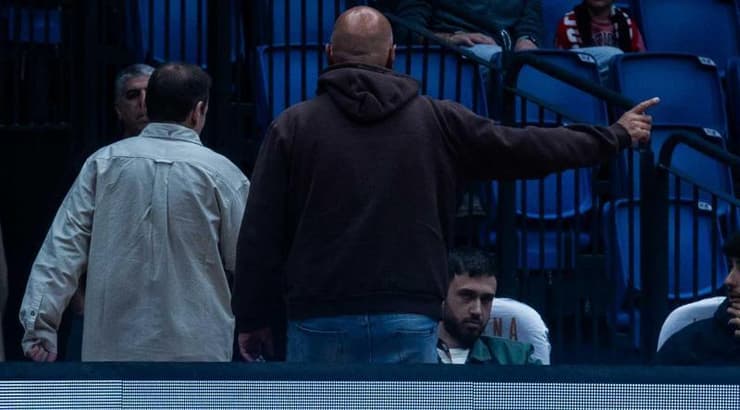 אלדד אקוניס יורד מהפרקט