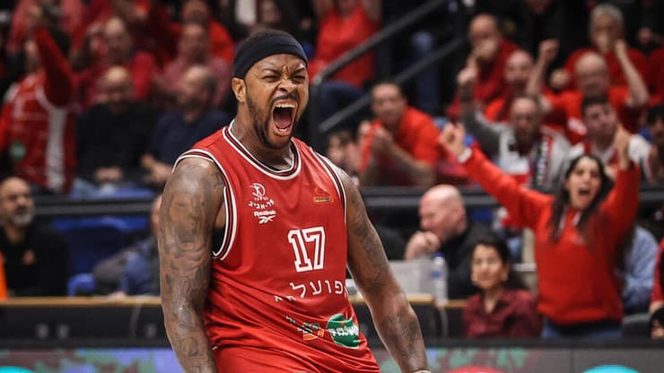 עוזב את הפועל ת"א לאחר עונה אחת. מרקוס פוסטר (צילום: עוז מועלם) שחקן הפועל ת"א מרקוס פוסטר