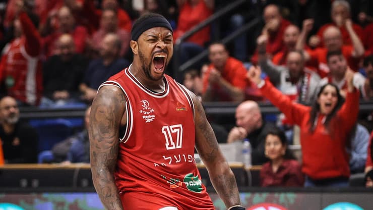 שחקן הפועל ת"א מרקוס פוסטר