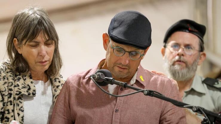 סגן אלוף במילואים אורן גאלדור בהלוויה של בנו עמר משה גאלדור בהר הרצל