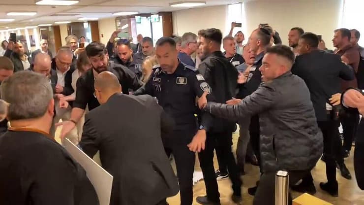 משפחות שכולות מתעמתות עם משמר הכנסת