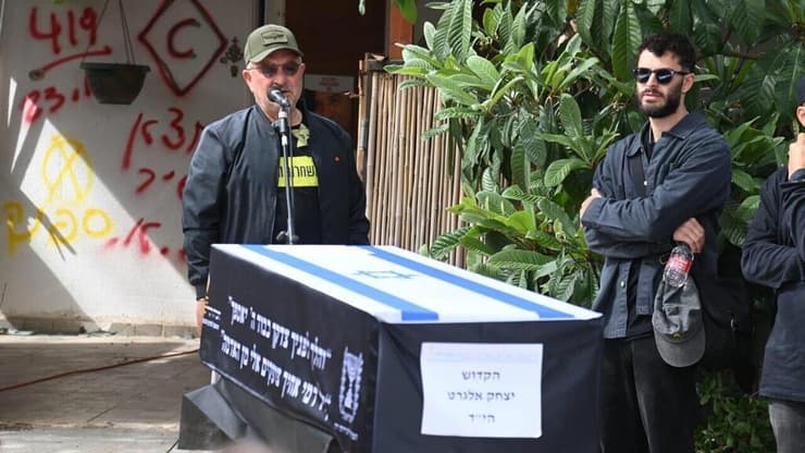 טקס האשכבה של איציק אלגרט ז"ל בקיבוץ ניר עוז