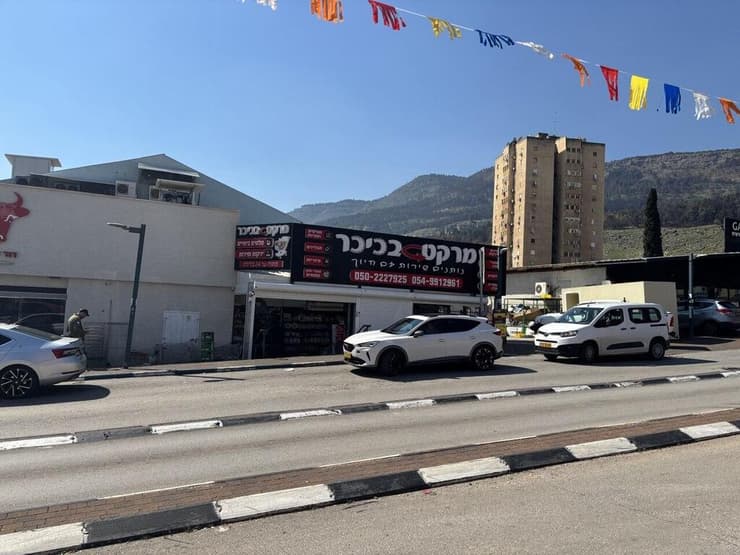 בתוך סופר רגיל, מסתתר באגט מדהים. מרקט בכיכר