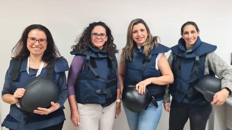 מנהלות תחת אש: נטלי בר, ניהל ח'טיב, גלית רטנר, ד"ר ליעד ורדי (צילום: דוברות כללית מחוז חיפה וגליל מערבי) מנהלות תחת אש: נטלי בר, ניהל ח'טיב, גלית רטנר, ד"ר ליעד ורדי