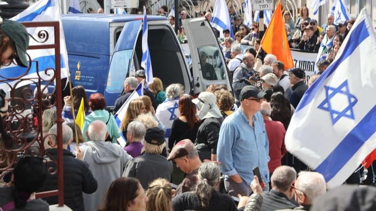 מסע הלווייתו של איציק אלגרט ז"ל  בראשון לציון