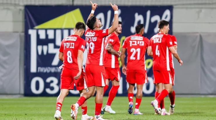 שחקני הפועל ת"א חוגגים