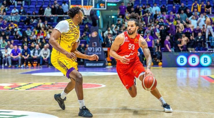 קודי דמפס מול מיקל קייזר