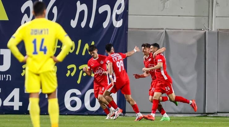 שמחה בהפועל תל אביב, אכזבה בהרצליה