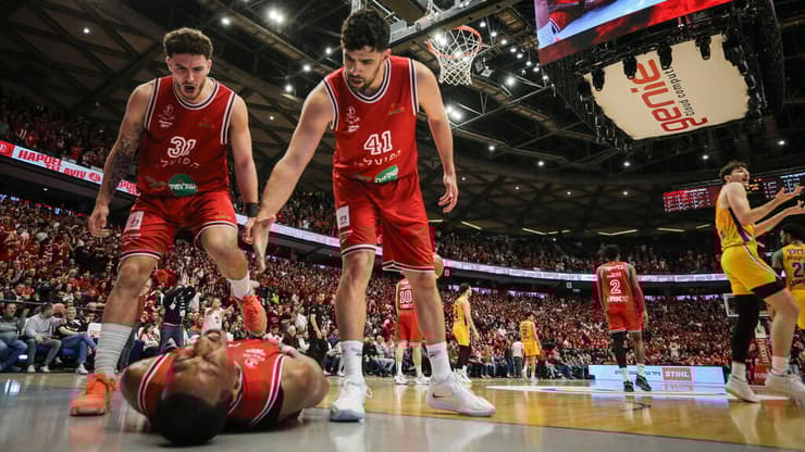 שחקני הפועל