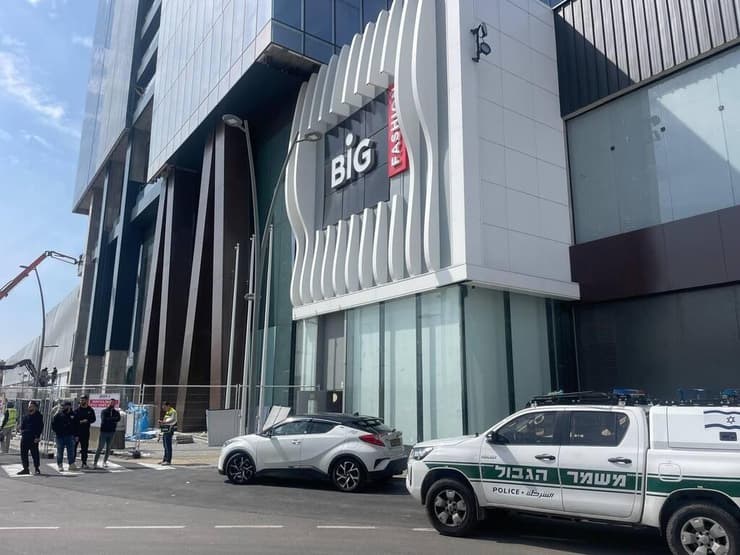 פשיטה של המשטרה ומג"ב על ביג גלילות בעקבות התרעות על שב"חים שמועסקים במקום