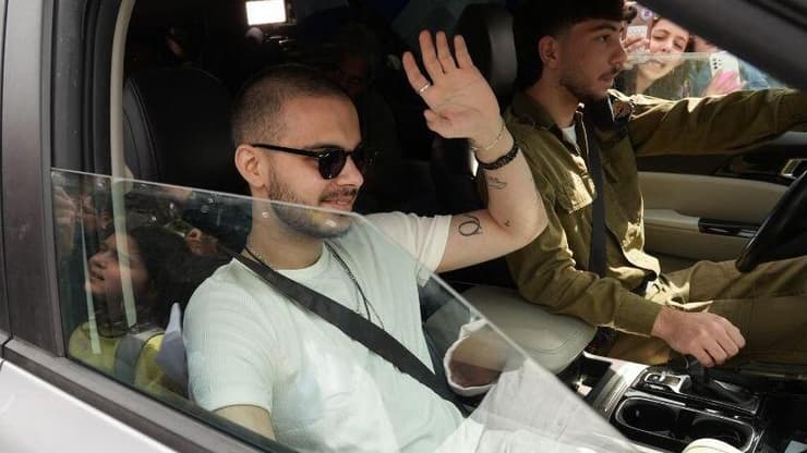 עומר ונקרט שב לביתו שבגדרה - זוכה בקבלת פנים חמה על ידי תושבי המושבה