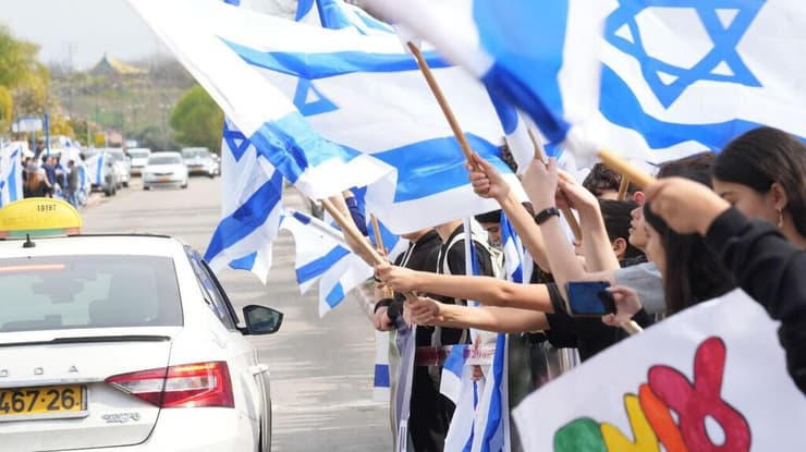קבלת פנים לעומר ונקרט שהשתחרר מביה"ח בילינסון ושב לביתו בגדרה