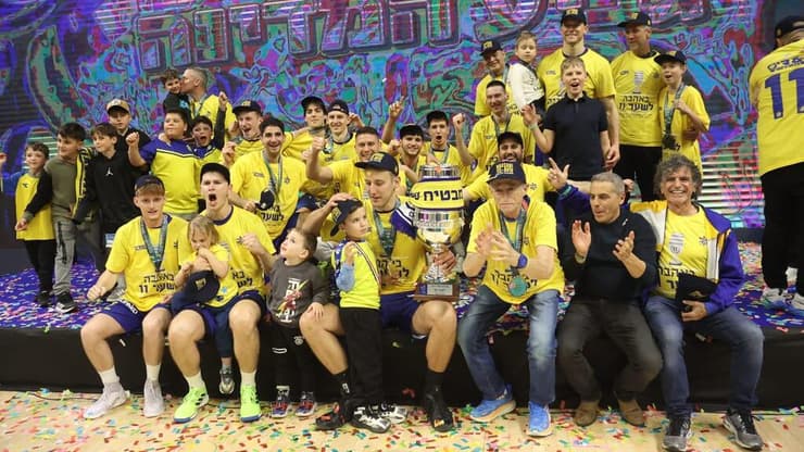 שחקני מכבי ת"א (צילום: איגוד הכדורעף) שחקני מכבי ת"א