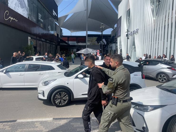 פשיטה של המשטרה ומג"ב על ביג גלילות בעקבות התרעות על שב"חים שמועסקים במקום