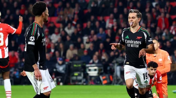 לאנדרו טרוסאר רץ לחגוג