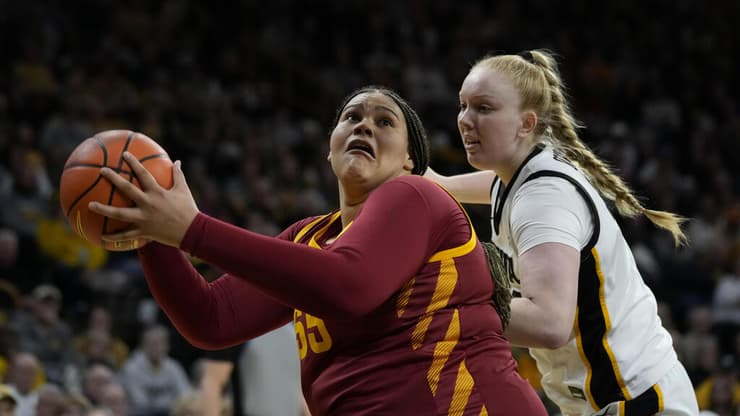 שחקנית מכללת איווה סטייט אאודי קרוקס