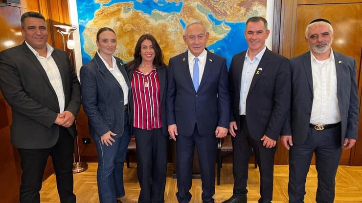 אלי זפרני, חבר מועצת קריית שמונה, עם שרי הליכוד