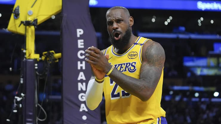 משתבח כמו יין. לברון (AP Photo/Jae C. Hong) שחקן לוס אנג'לס לייקרס לברון ג'יימס