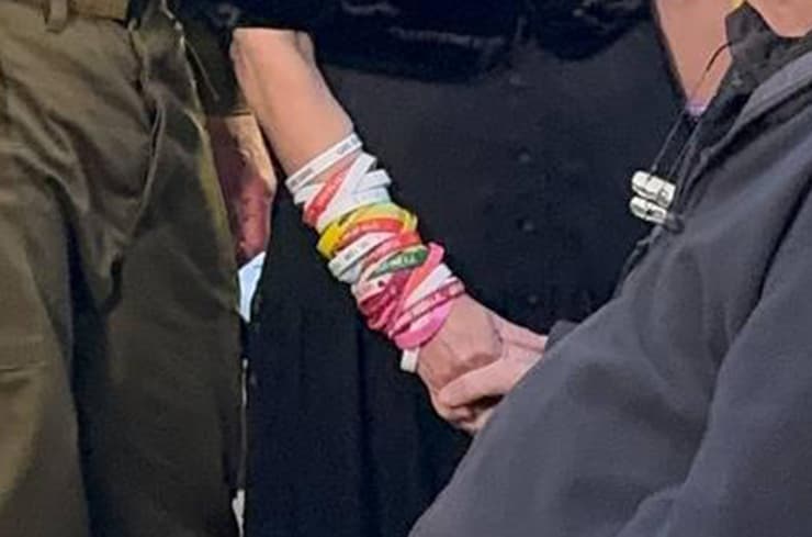 שרון הלוי אשתו של הרמטכ"ל היוצא רב אלוף הרצי הלוי בכיכר החטופים