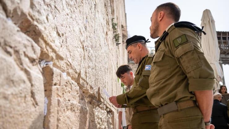 רב-אלוף הרצי הלוי ורב-אלוף אייל זמיר בכותל המערבי ובהיכל הזיכרון הממלכתי לחללי מערכות ישראל בהר הרצל