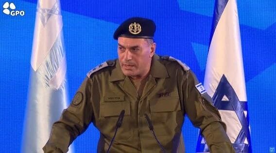 "המשימה טרם הושלמה, חמאס עדיין לא הוכרע". זמיר בטקס החילופים בקריה (צילום: לע"מ) הרמטכ"ל הנכנס, אייל זמיר, בטקס הענקת הדרגות