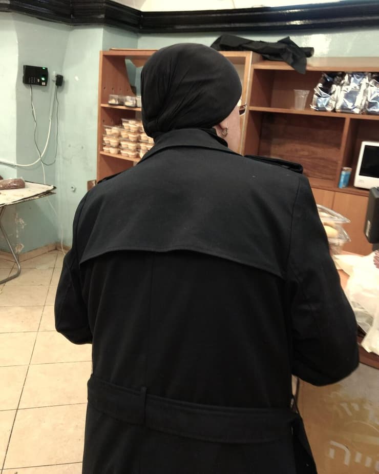 אישה מחסידות תולדות אהרן