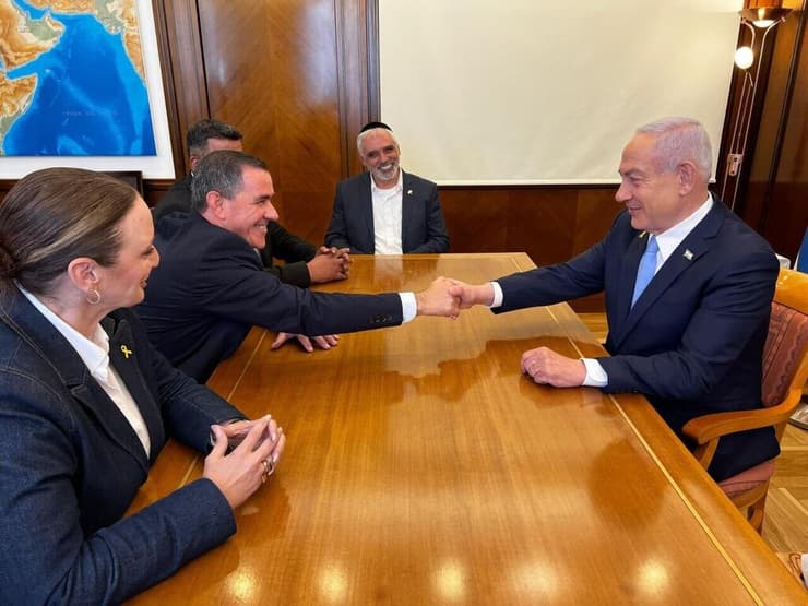 אלי זפרני, חבר מועצת קריית שמונה, עם שרי הליכוד