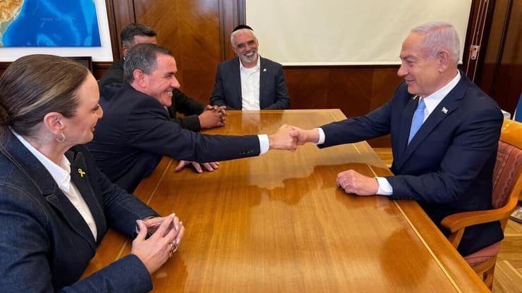 אלי זפרני, חבר מועצת קריית שמונה, עם שרי הליכוד