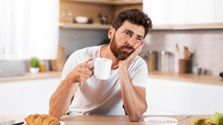 אחת מתופעות הלוואי האפשריות של תרופות לשינה או להרגעה היא תחושת עייפות או ערפול במהלך היום (צילום: Shutterstock) עייפות