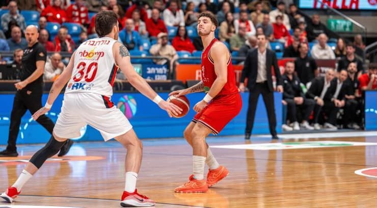 נועם יעקב נשמר על ידי לוקאס גולדנברג (רועי כפיר) נועם יעקב נשמר על ידי לוקאס גולדנברג