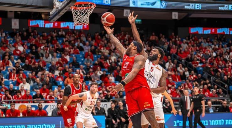 מרכוס פוסטר מנסה לקלוע (רועי כפיר) מרכוס פוסטר מנסה לקלוע