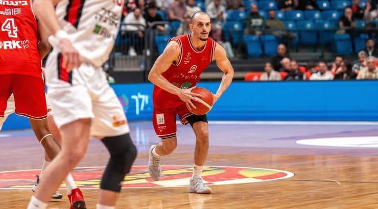 גיא פלטין מחפש שחקן פנוי (רועי כפיר) גיא פלטין מחפש שחקן פנוי