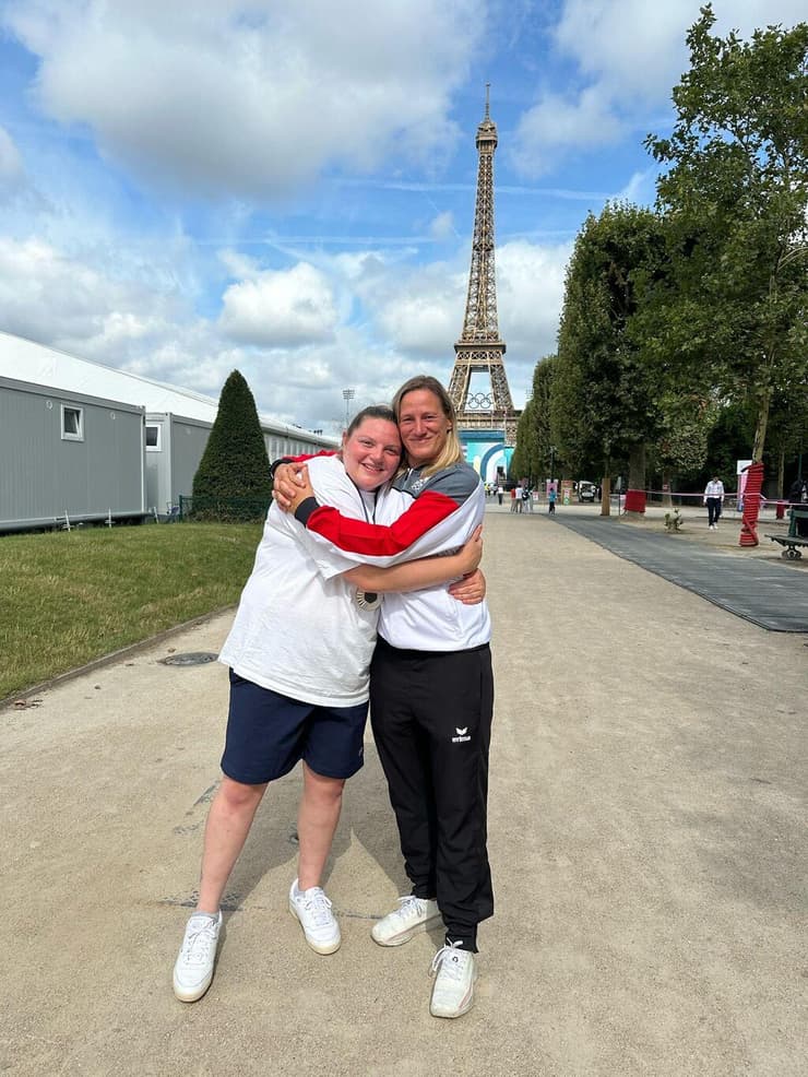  רז הרשקו ואיבון בוניש