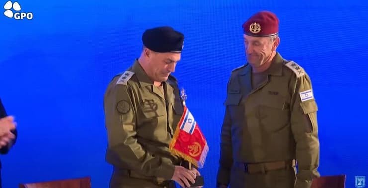 זמיר והלוי אתמול בטקס הענקת הדרגות (צילום: עומר סיסו ויוסי כהן/ לע״מ) טקס הענקת דרגות לרמטכ"ל הנכנס, אייל זמיר