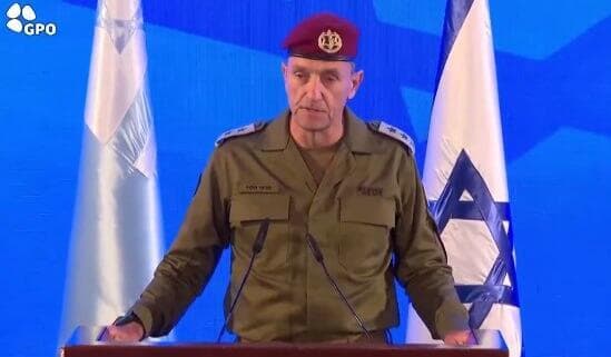 "אחריות - עניין ערכי, לא משפטי". הלוי בטקס החילופים
( צילום: לע"מ) הרמטכ"ל היוצא, הרצי הלוי מדבר בטקס הענקת דרגות לרמטכ"ל הנכנס, אייל זמיר