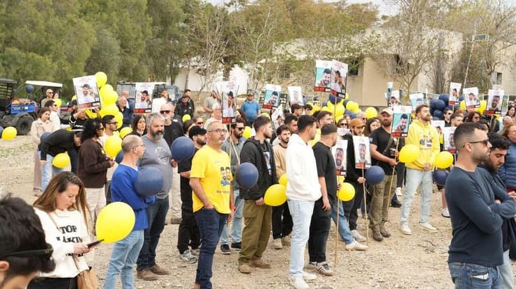 מפגן תמיכה והזדהות עם משפחת ברמן להחזרתם של גלי וזיוי בשכונת הדור הצעיר בכפר עזה