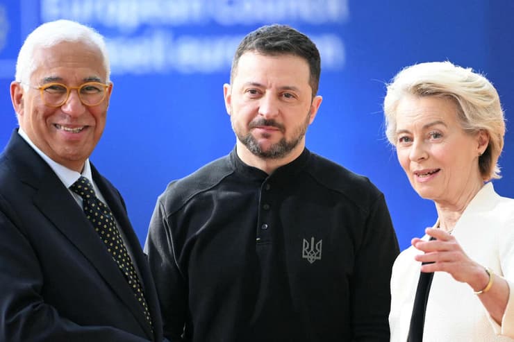 זלנסקי למנהיגי אירופה בבריסל: "תודה שאנחנו לא לבד" (צילום: NICOLAS TUCAT / AFP) וולודימיר זלנסקי אורסולה פון דר ליין אנטוניו קושטה פסגה של האיחוד האירופי בבריסל