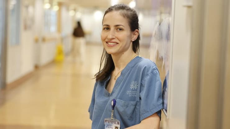 "אל תוותרו לעצמכן בדרך להגשים את החלומות והשאיפות שלכן". ד"ר ליונה קמפל פורמן (צילום: ליאור צור, דוברות איכילוב) ד"ר ליונה קמפל