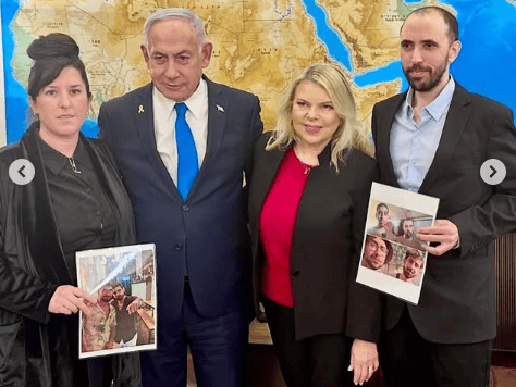 ראש הממשלה בנימין נתניהו ורעייתו שרה נפגשו עם שורד השבי טל שוהם