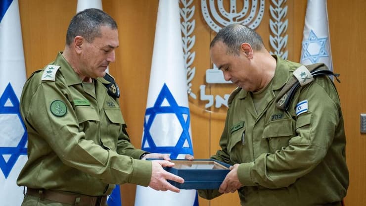 הרמטכ"ל זמיר וסגן הרמטכ"ל ידעי, שפיקד על "מטכ"ל הצללים" (צילום: דובר צה"ל) אלוף תמיר ידעי נכנס לתפקיד סגן הרמטכ"ל